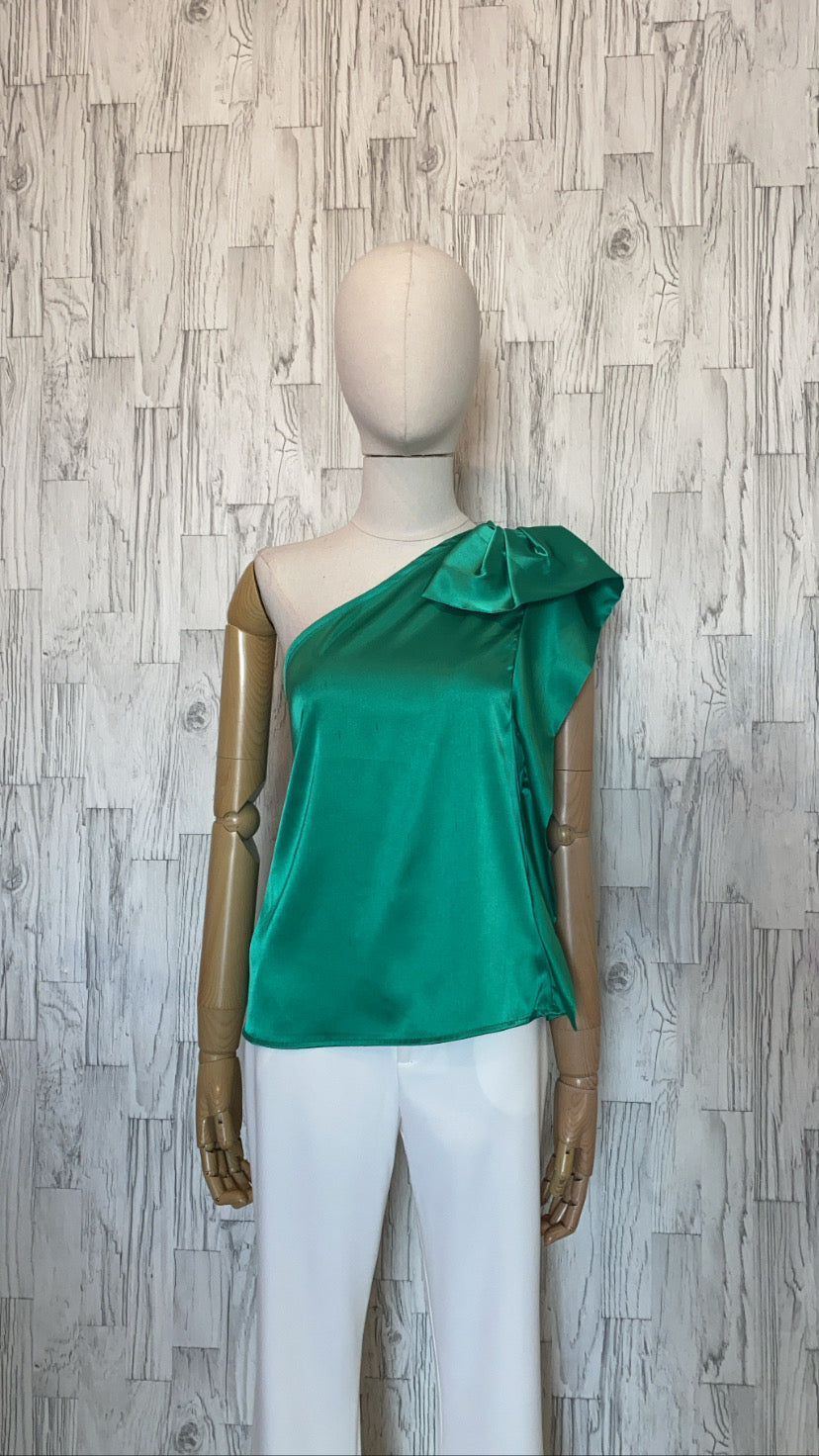 BLUSA ASIMÉTRICA MOÑO SATIN